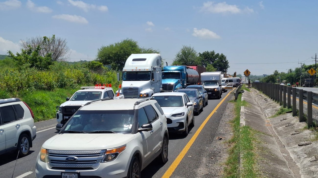 Bloquean carretera en Villa Cuauhtémoc por crisis de agua