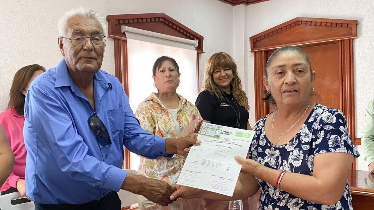 Entregan certificados a productores ganaderos en Parras