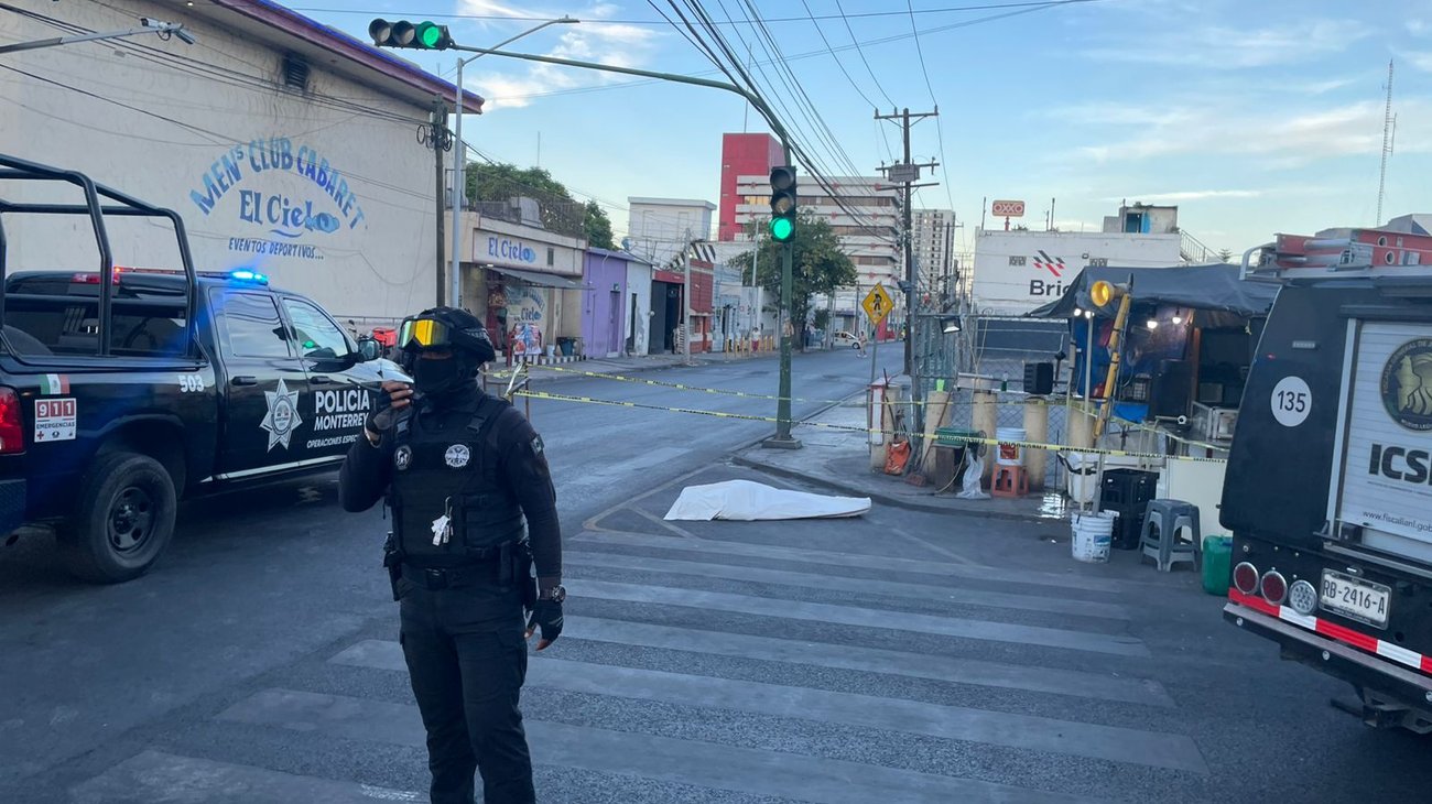 Hombre pierde la vida en el centro de Monterrey 