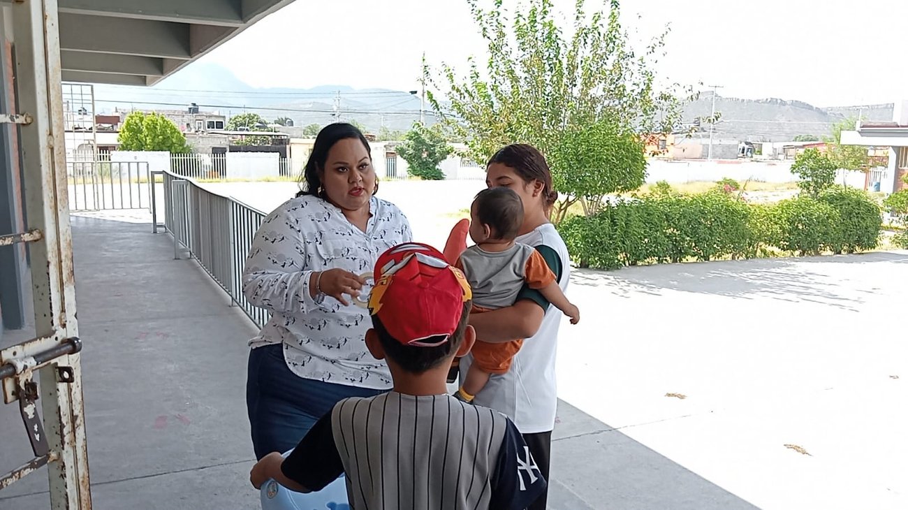 Joven combina maternidad con sus estudios en el telebachillerato