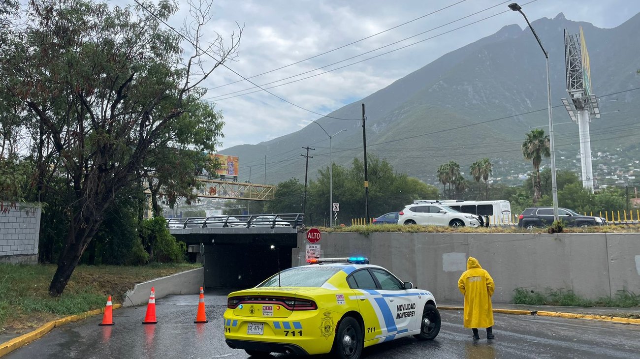Cierra Protección Civil puente vehicular del Parque Canoas