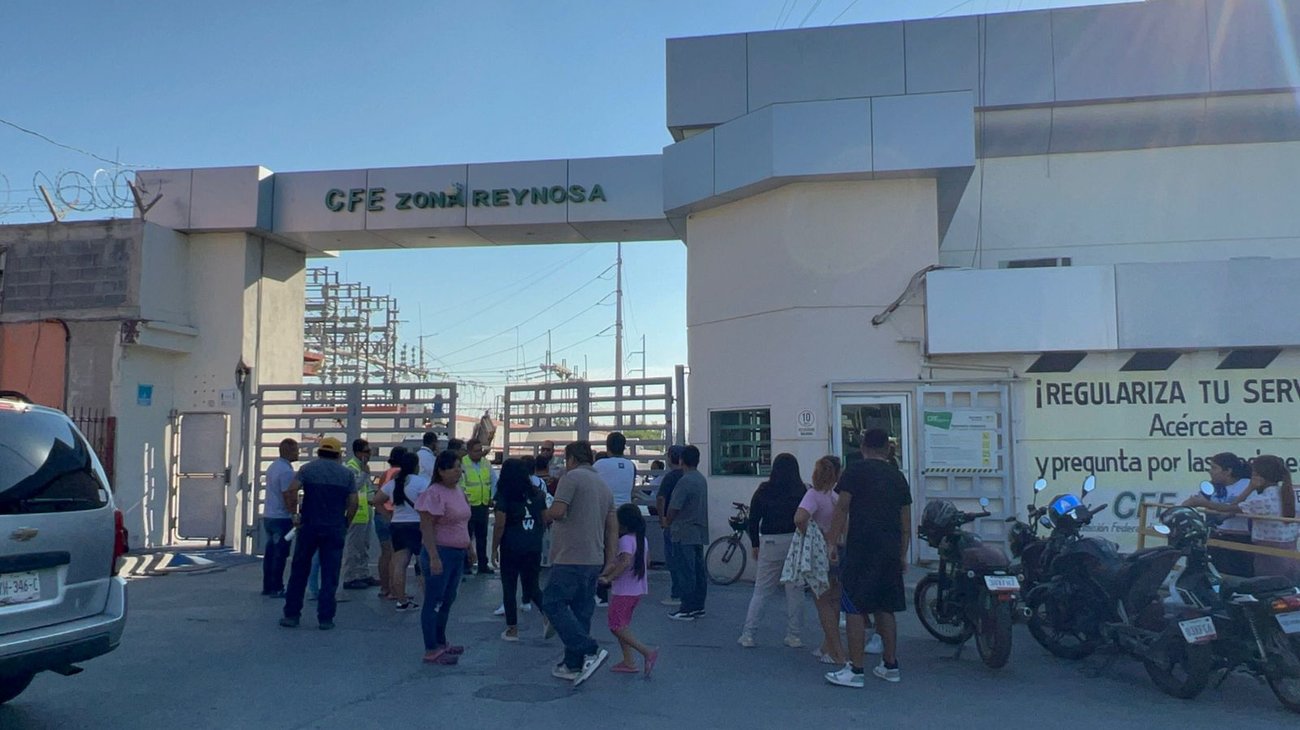Protestan en Reynosa vecinos de Villas de Santa Fe por apagones