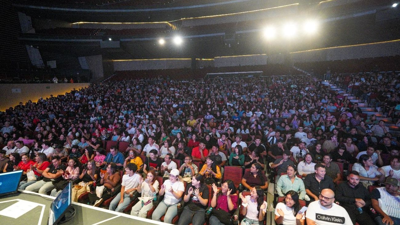 Asisten casi 2,000 jóvenes al primer Regio Fest 