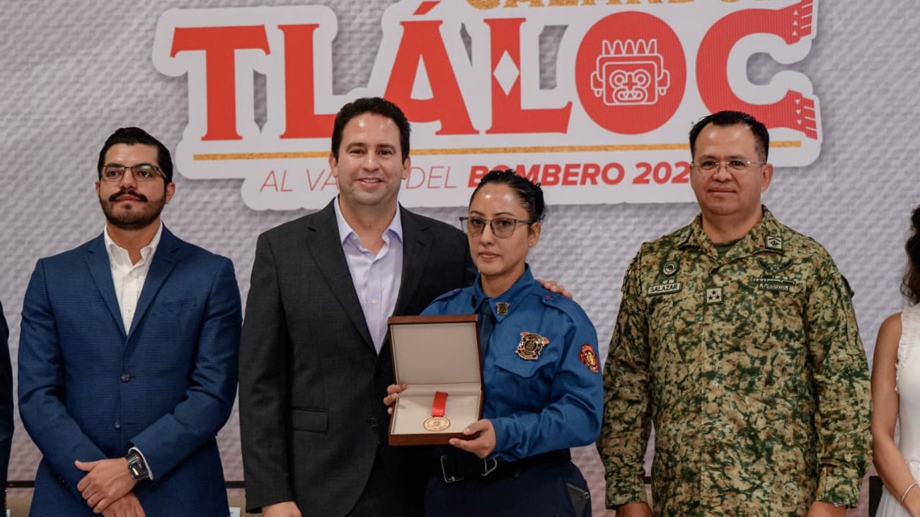 Reconocen labor de bomberos con el Galardón Tláloc 2025