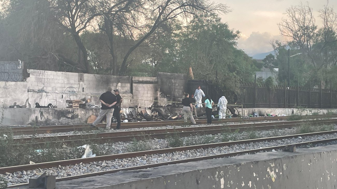 Encuentran hombre calcinado en vías del tren de Carranza