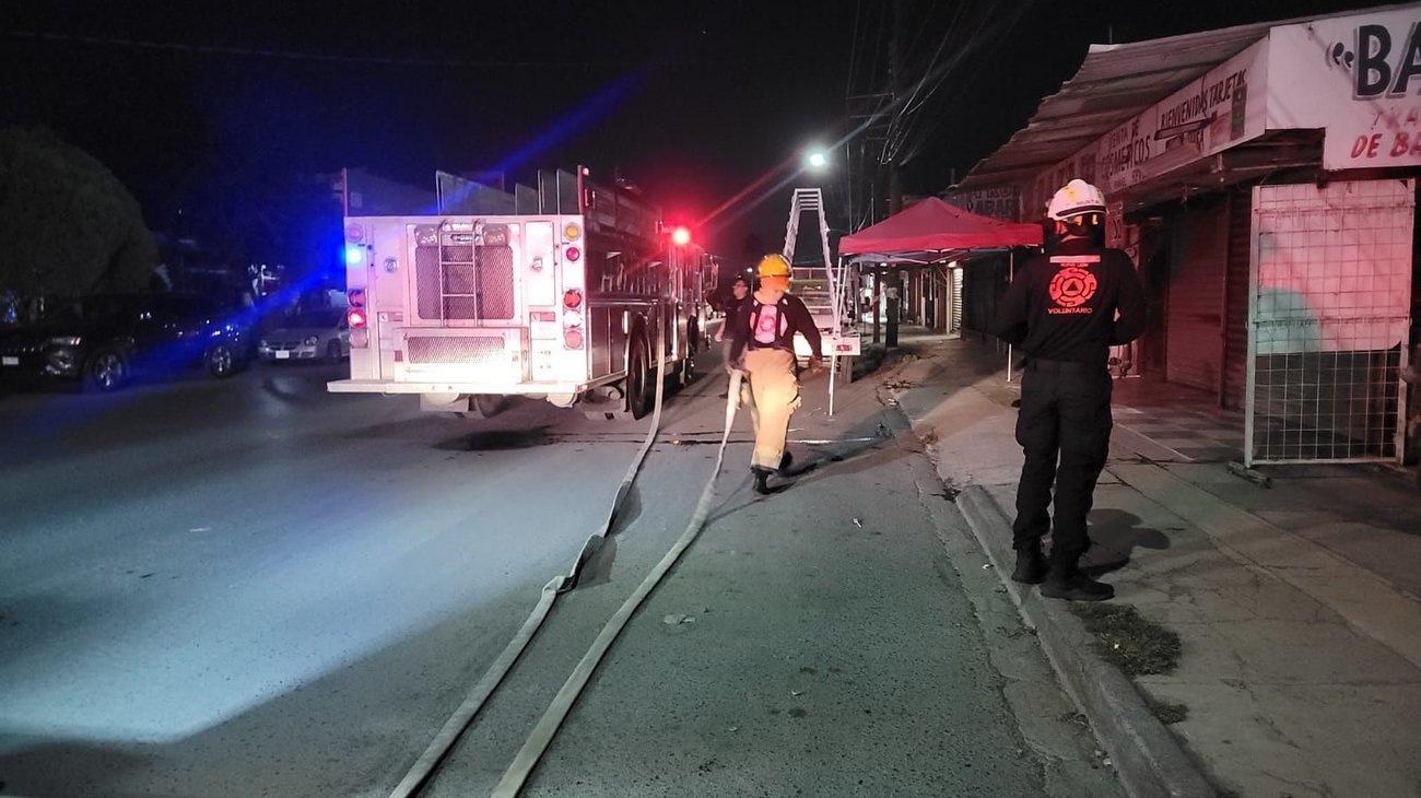 Carbón mal apagado provoca incendio en inmueble de Guadalupe