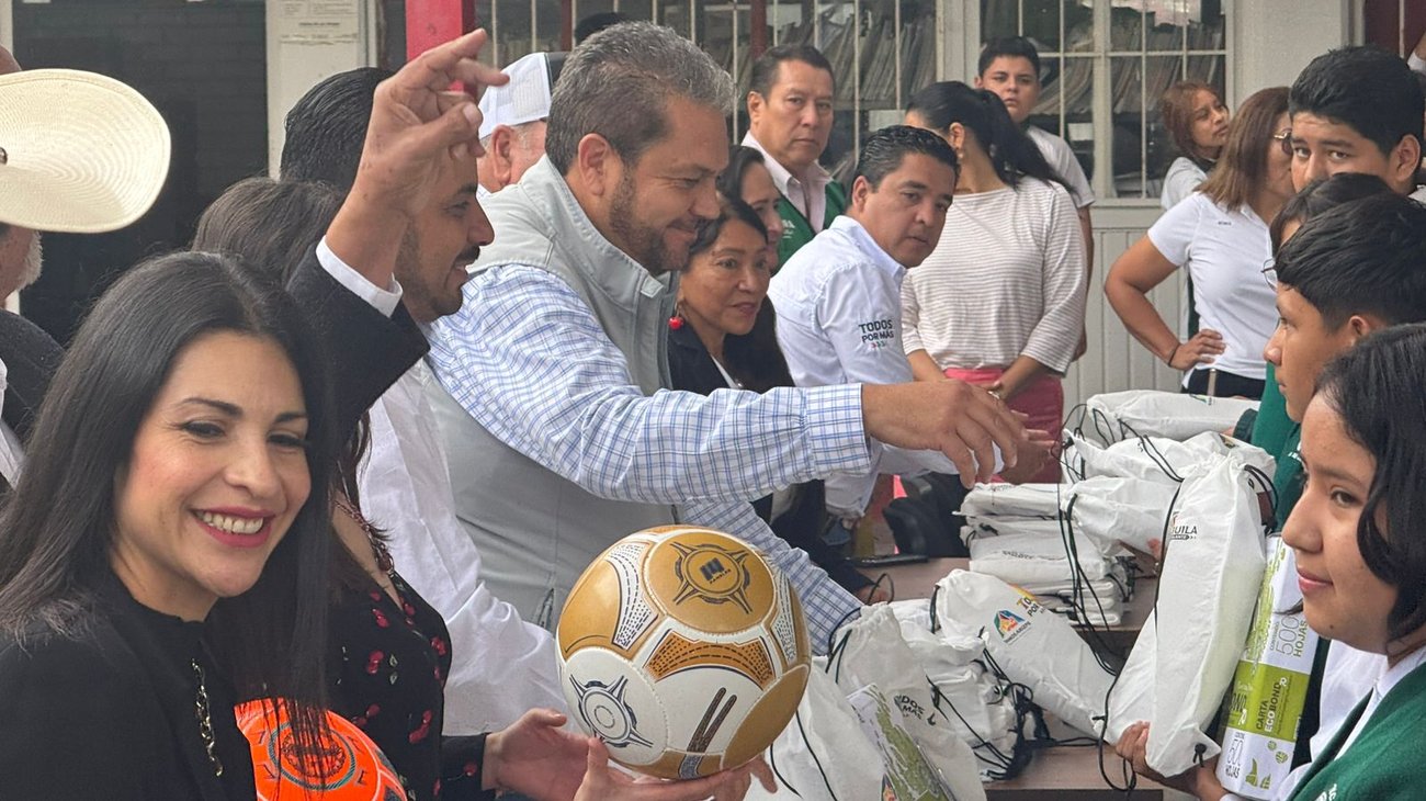 Entregan útiles a más de 11,000 estudiantes en Ramos Arizpe 