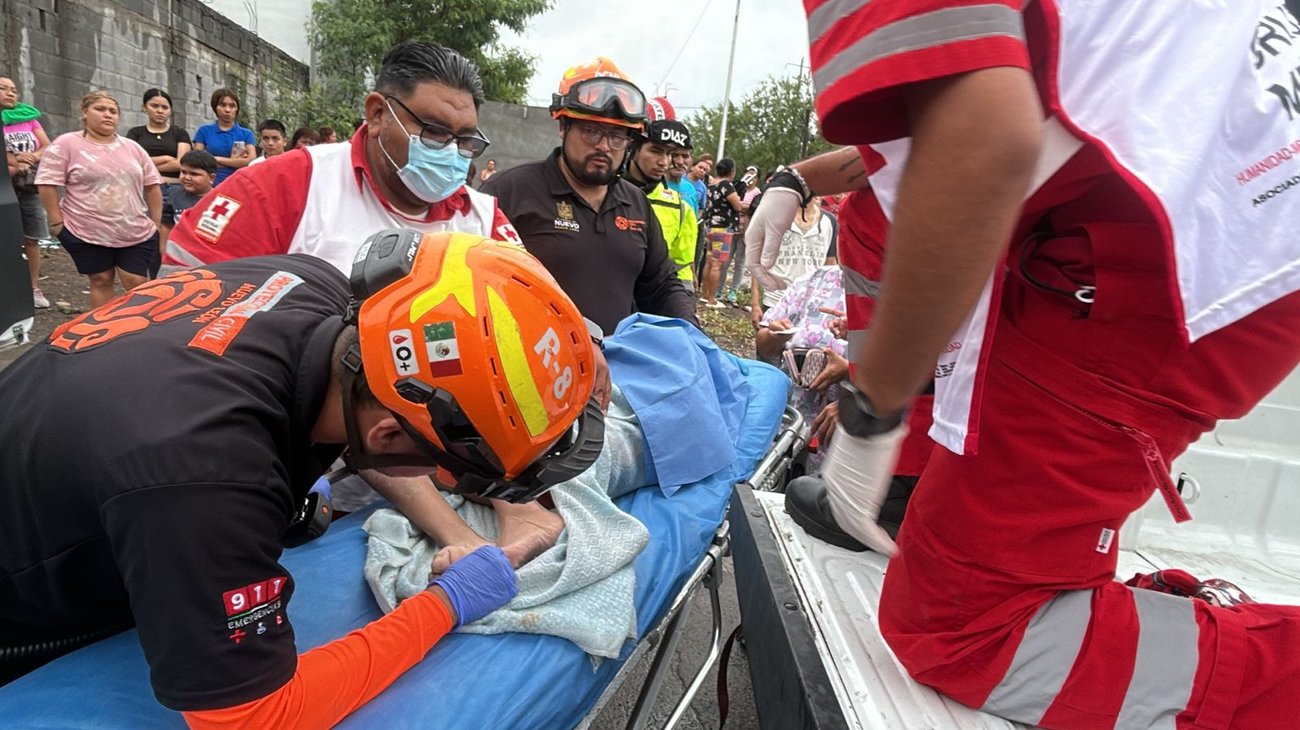 Rescatan a niño que fue arrastrado por el Río Pesquería