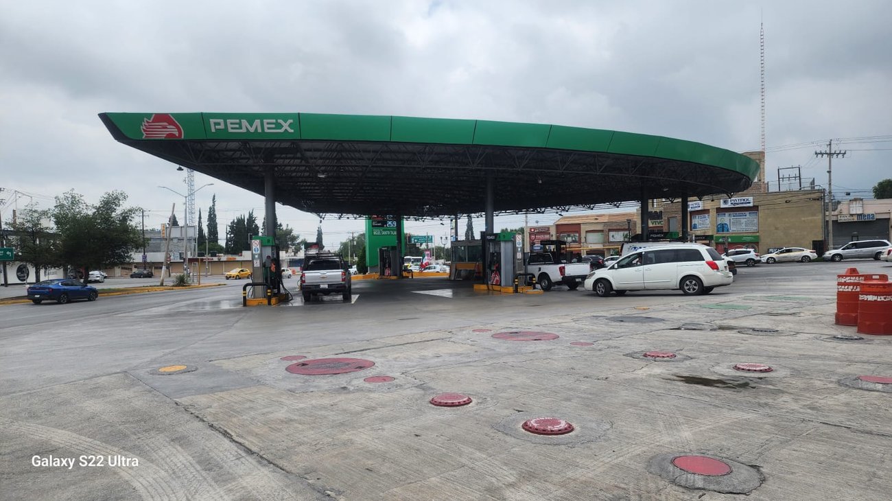 Gasolineras en Saltillo desmienten desabasto, hay retrasos leves