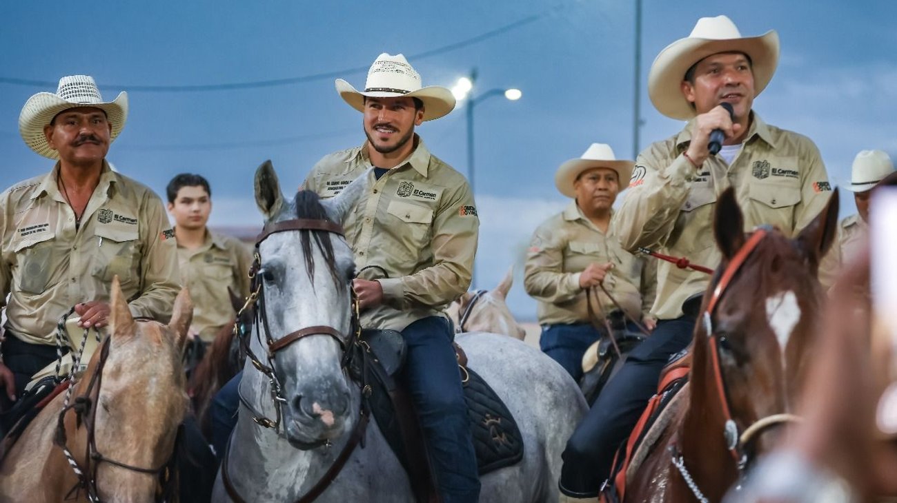 Participa Samuel en cabalgata para preservar tradiciones locales