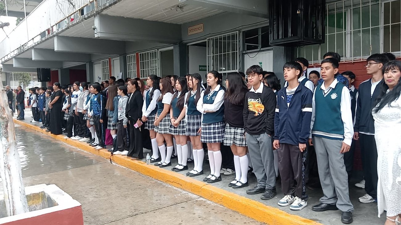 Secundaria Técnica 56 en saltillo celebra su 40 aniversario