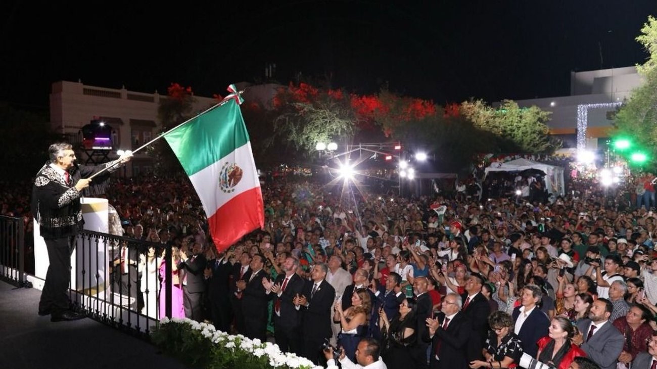 Vitorea Américo Villarreal a héroes de independencia y migrantes