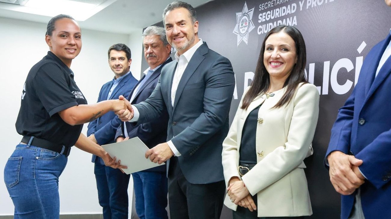 Policías de Monterrey aprenden inglés para el Mundial 2026