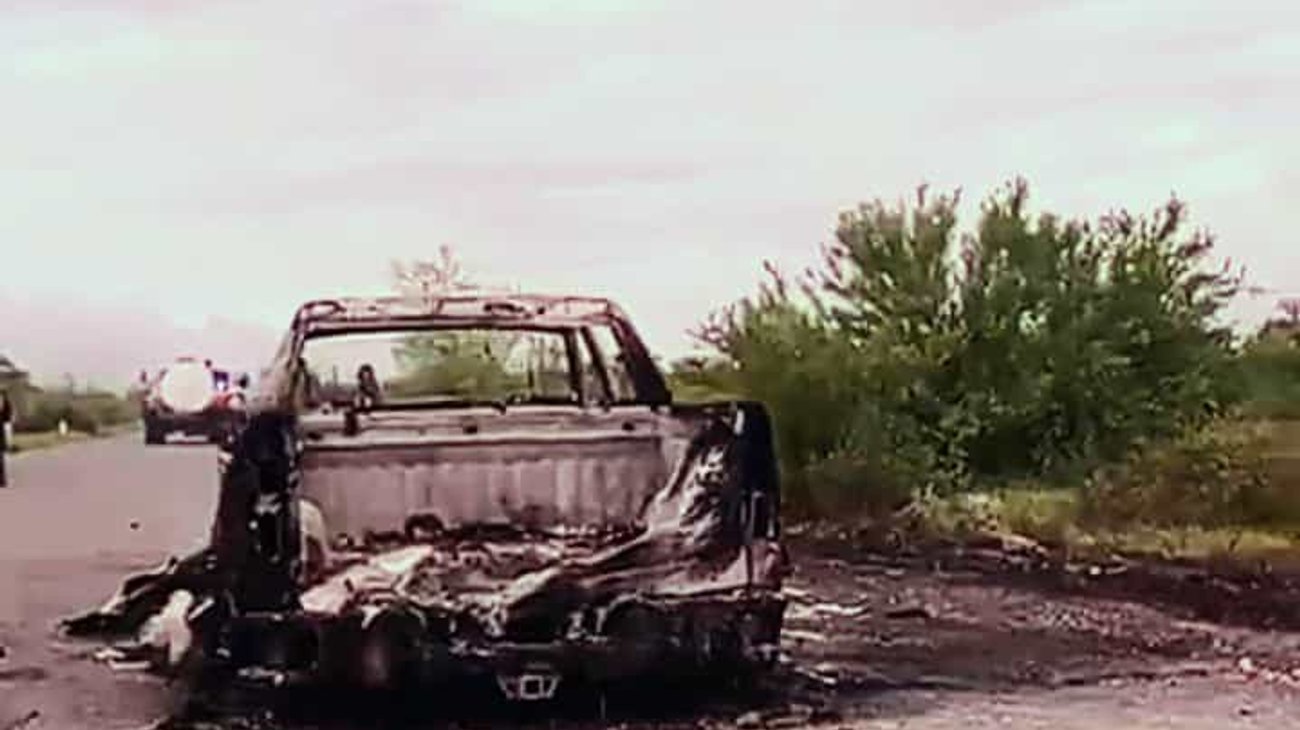 Localizan camioneta incendiada entre Los Ramones y Terán