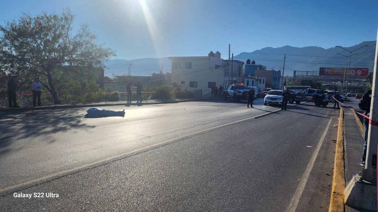 Adulto mayor fallece mientras iba rumbo al trabajo en Saltillo