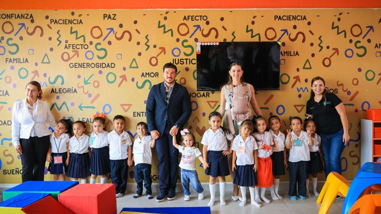 Entregan Samuel y Mariana jardín de niños y lactario en Juárez