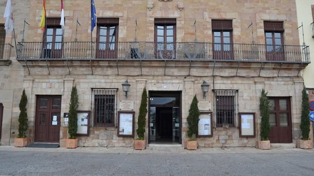 Reconocen legado de Mauricio Fernández en España