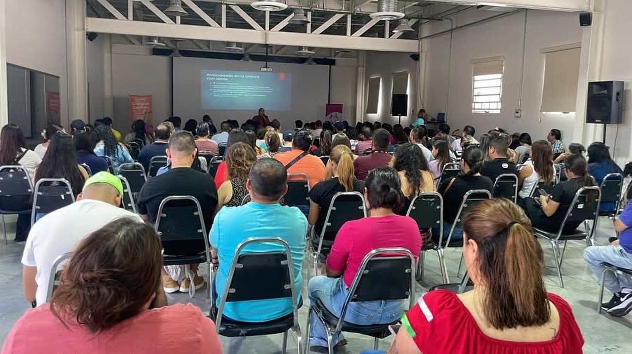 DIF Saltillo comparte plática “Crianza Con-Siente” con padres