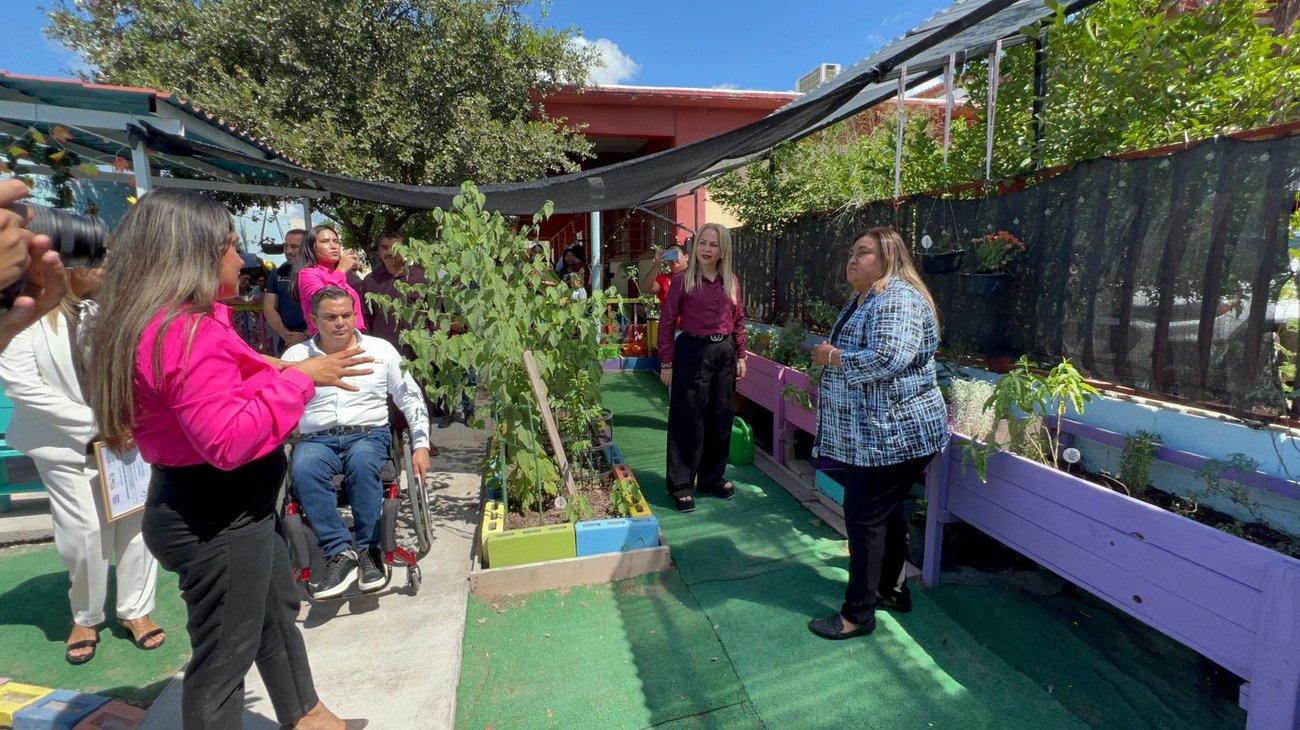 Escuela de Reynosa convierte espacio en ‘Jardines del Arte’