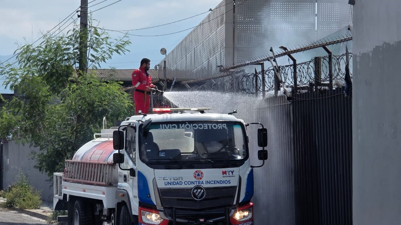 Provoca fuerte movilización incendio en empresa de Monterrey