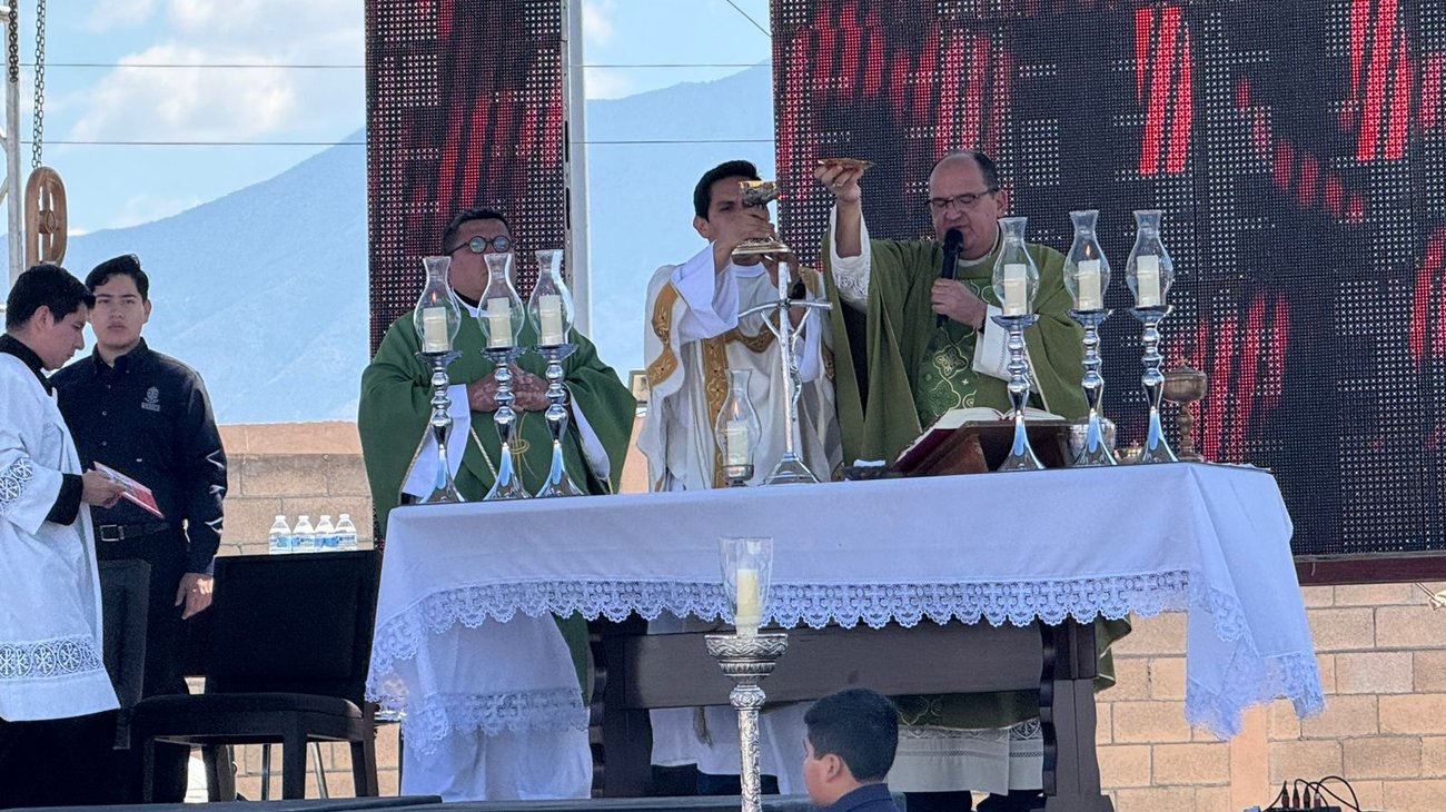 Cientos de familias acuden a la kermés del Seminario de Saltillo