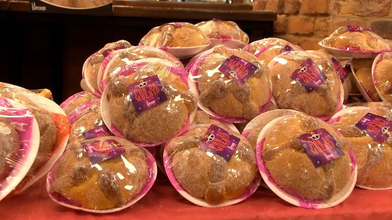 Toma terreno Día de Muertos en Mercado Juárez