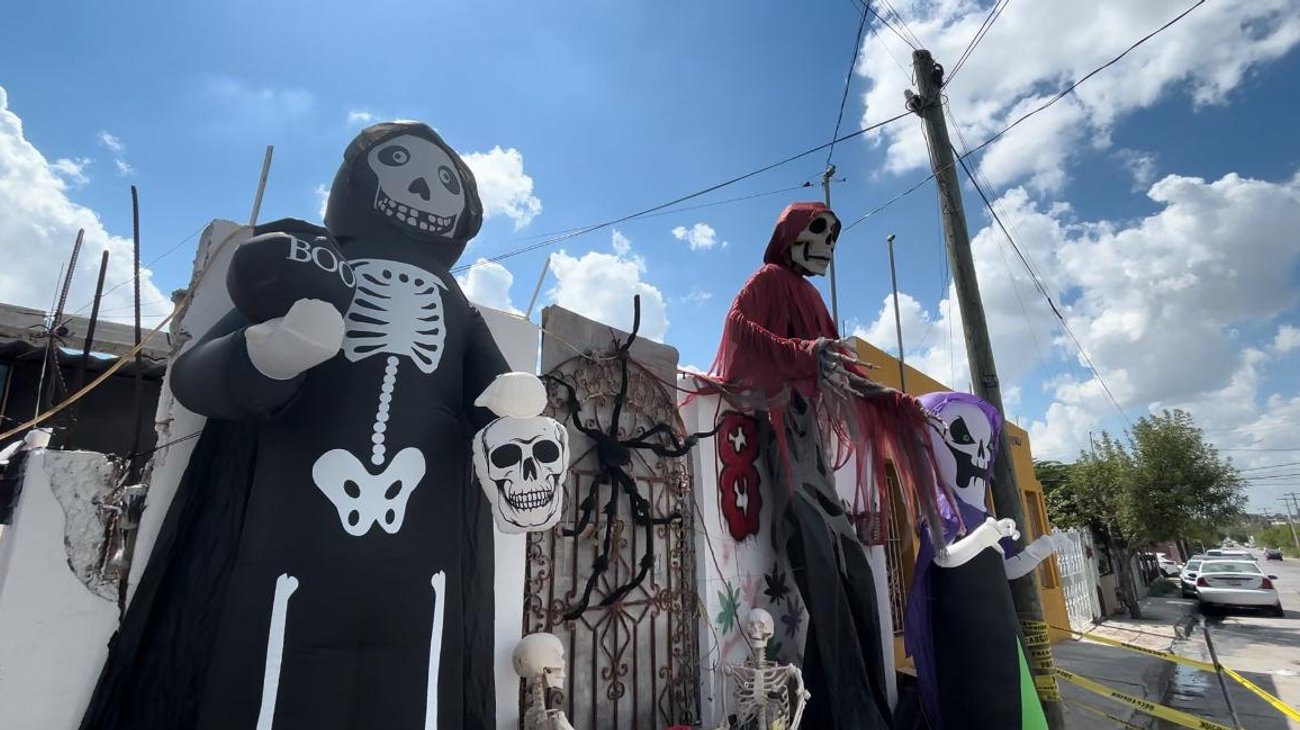 Familia arma espectacular decoración de Halloween en Nuevo Laredo