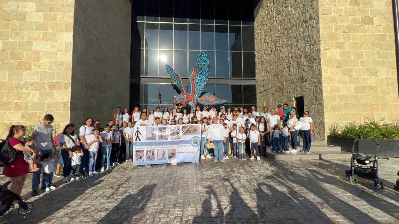 Realizan caminata por el Día Internacional del Bastón Blanco