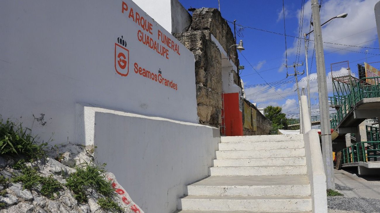 Alista Guadalupe panteones y celebraciones para el Día de Muertos