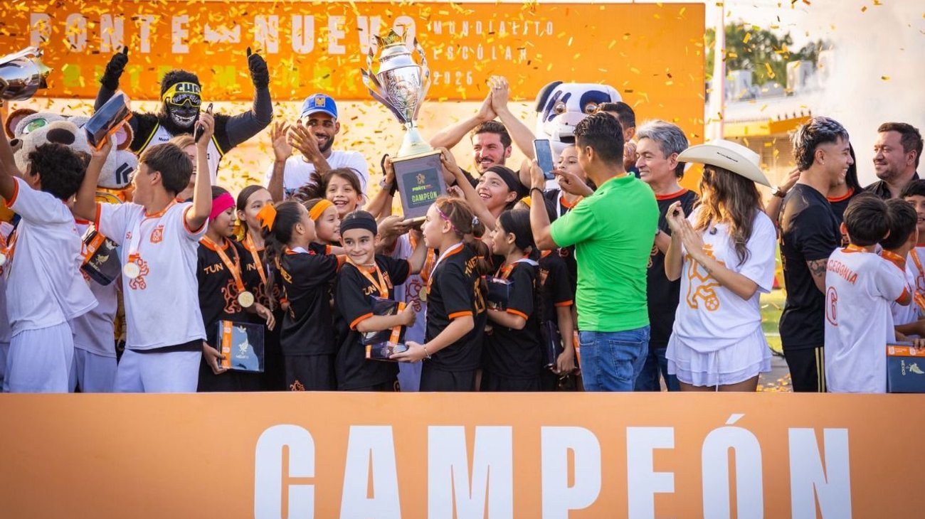 Premia Samuel García a equipos de 'Ponte Nuevo, Ponte Mundial'