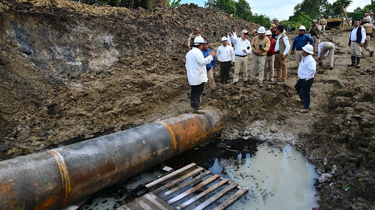 Director de Pemex supervisa remediación en Álamo, Veracruz