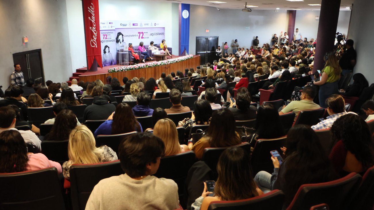 Coahuila conmemora voto femenino con conversatorio