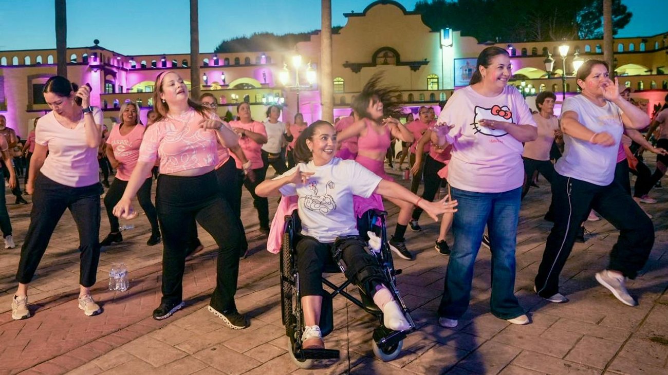 Zumbatón Rosa 2025 reúne a mujeres fuertes de Ramos Arizpe