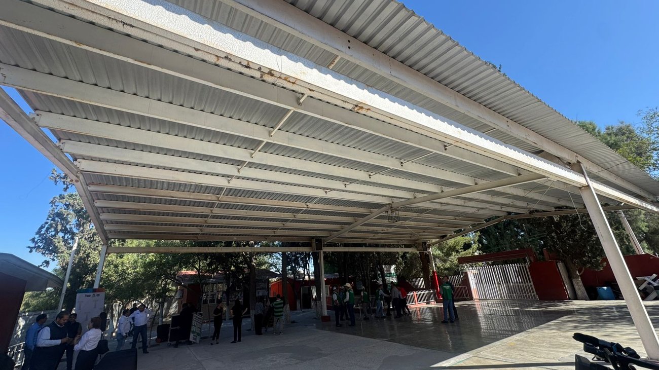 Gobernador ordena coordinación tras desplome de techumbre 