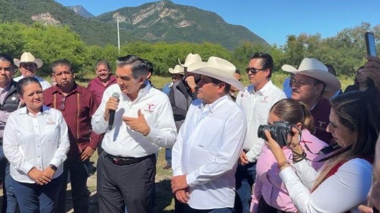 Américo supervisa avance en obra de la Virgen del Chorrito