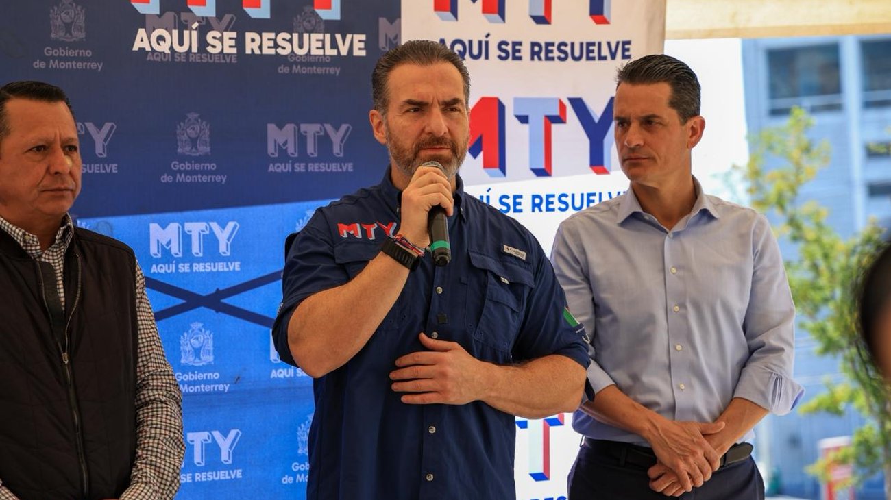 Supervisa Adrián obra de cancha de futbol 7 en San Jerónimo