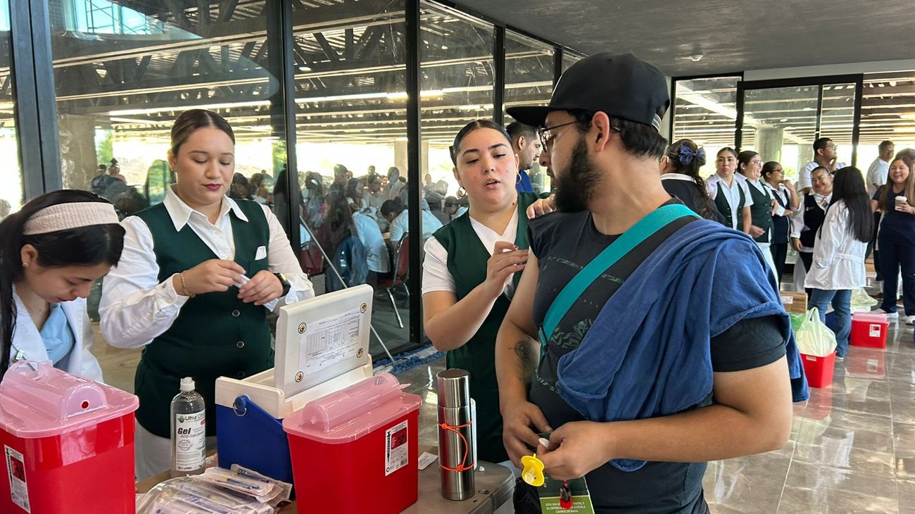Reynosenses responden al llamado de Salud y se vacunan