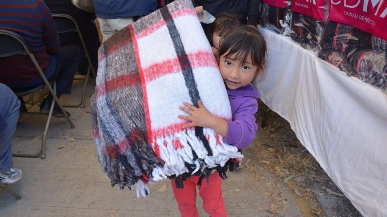 Invitan a donar chamarras y cobijas para personas vulnerables