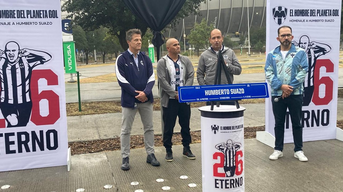 ¡Ya es inmortal! Rayados rinde homenaje a Humberto Suazo