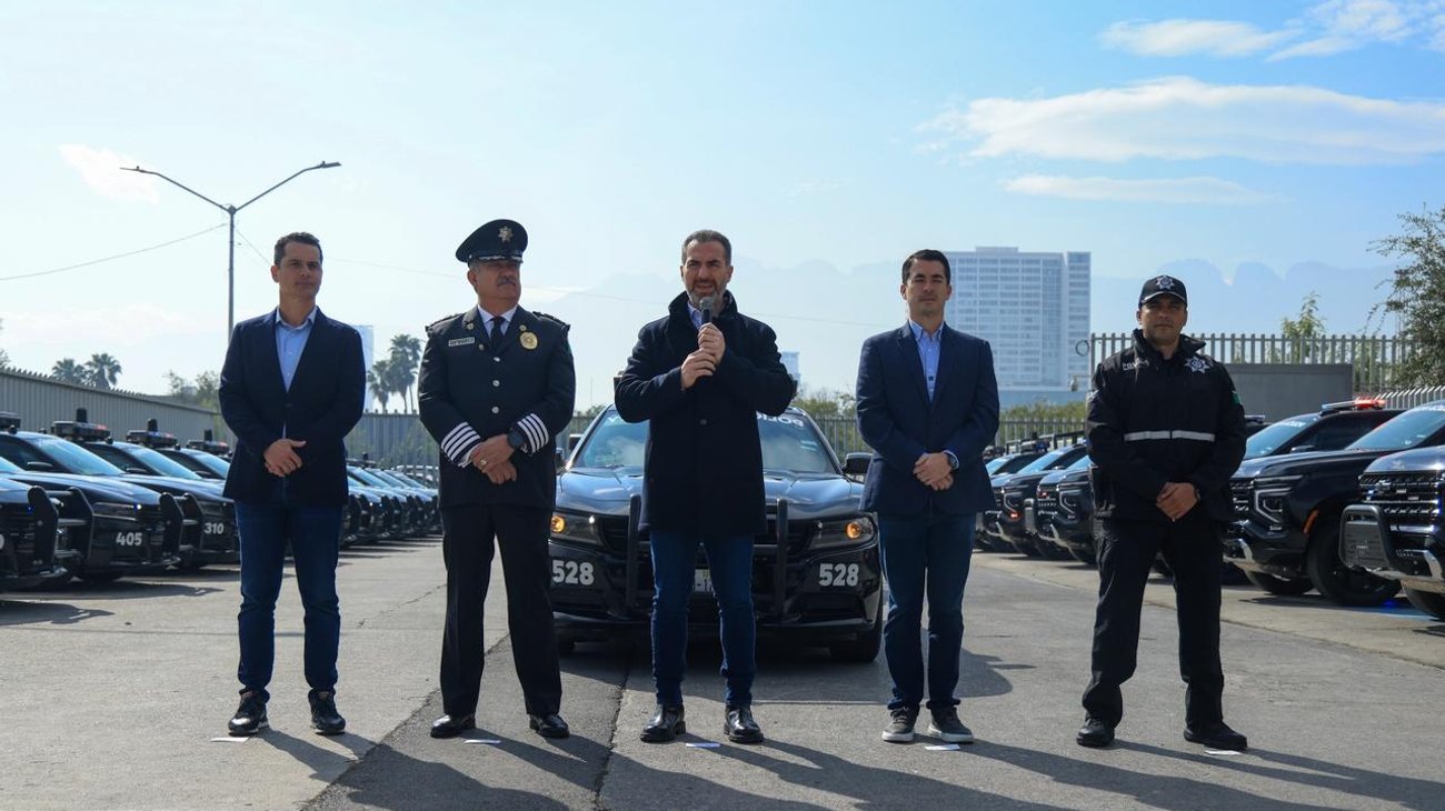 Entrega Adrián de la Garza patrullas con tecnología de punta