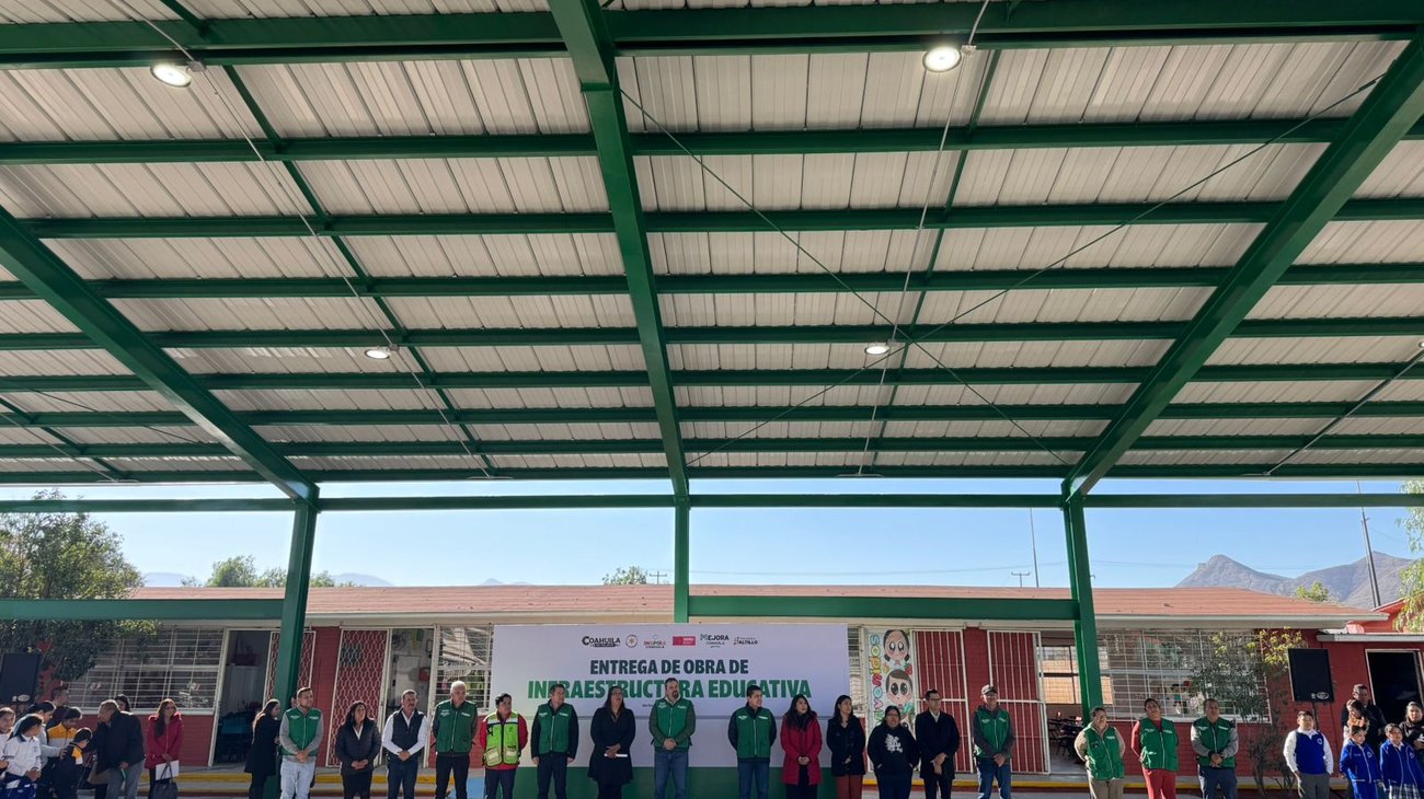 Padres de familia deciden construcción de techumbre