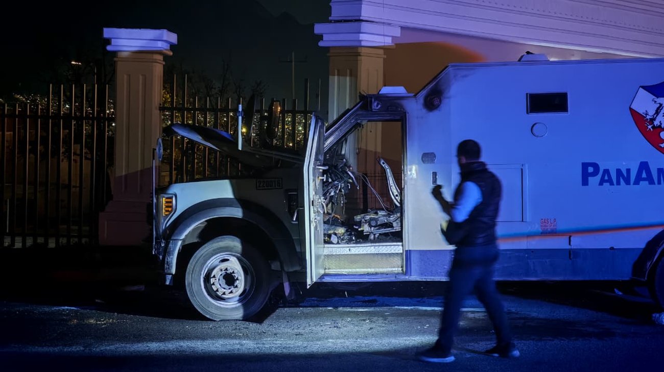 Incendio de camión de valores moviliza a cuerpos de auxilio