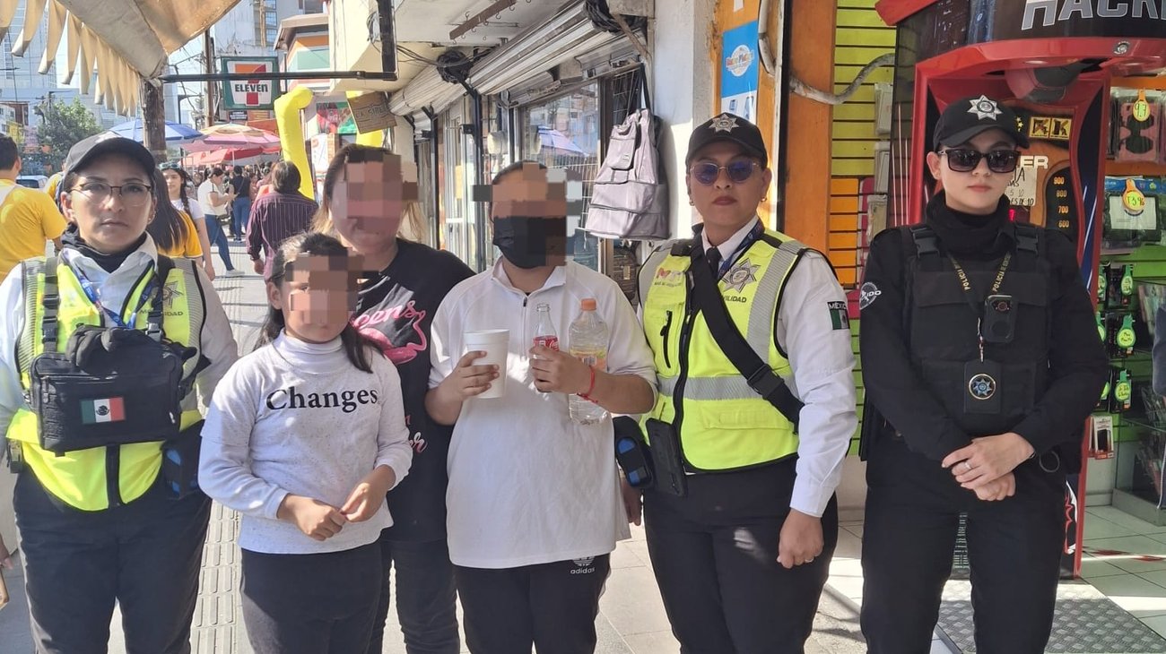 Policía de Monterrey rescata a hermanitas perdidas en el centro