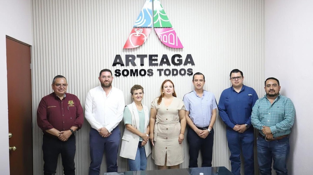 Alcaldesa de Arteaga otorgó puesto por compromiso político
