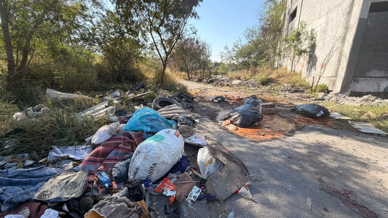 Denuncian tiradero de basura en colonia Lorenzo Garza