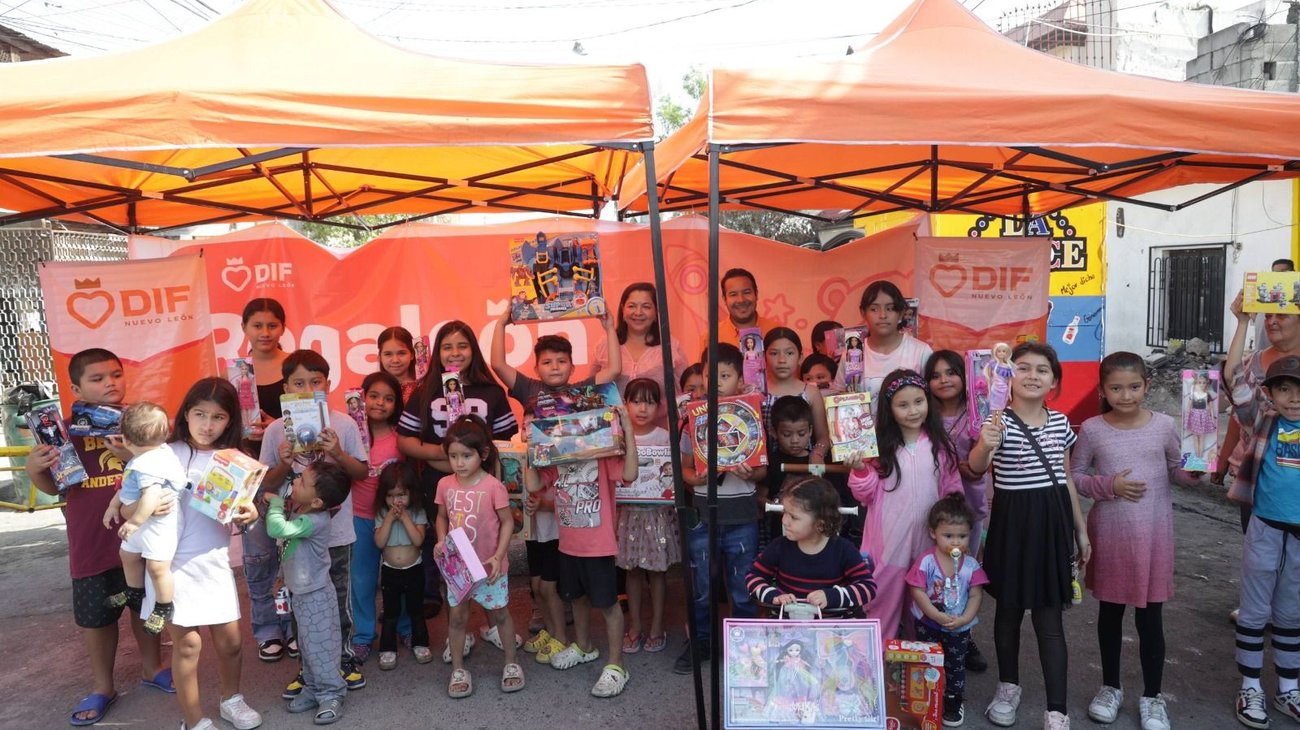 Entrega DIF Nuevo León más de 1,000 juguetes en Monterrey