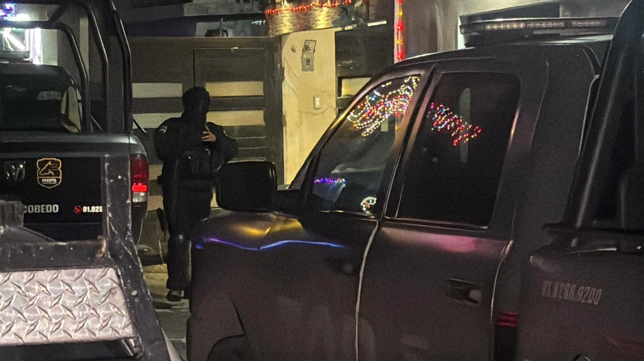 Atacan a balazos a hombre en casa ligada a narcomenudeo