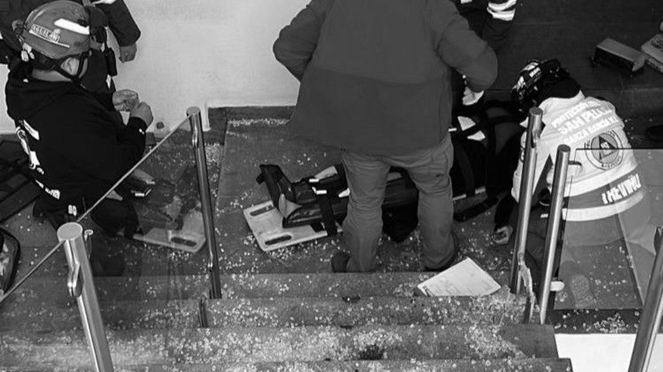 Muere mujer días después de caer en plaza comercial de San Pedro