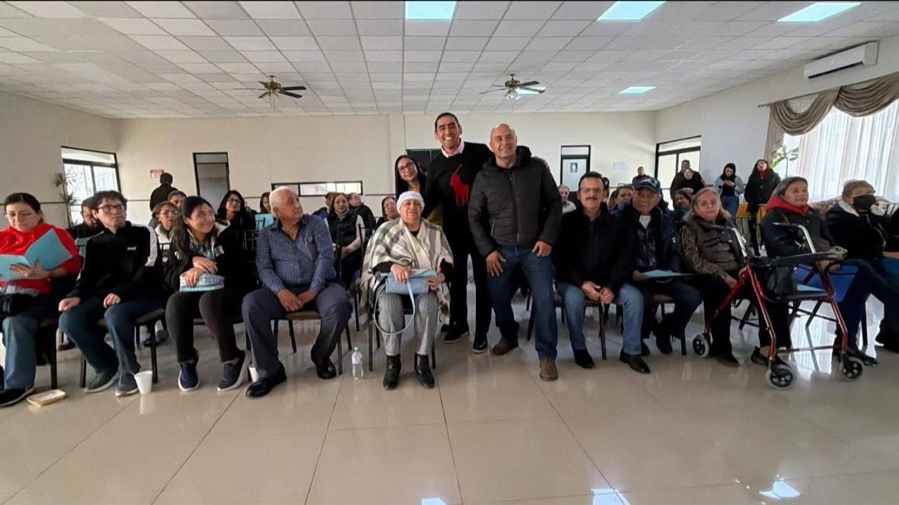 Reconocen a trabajadores de la educación que se jubilan en 2026