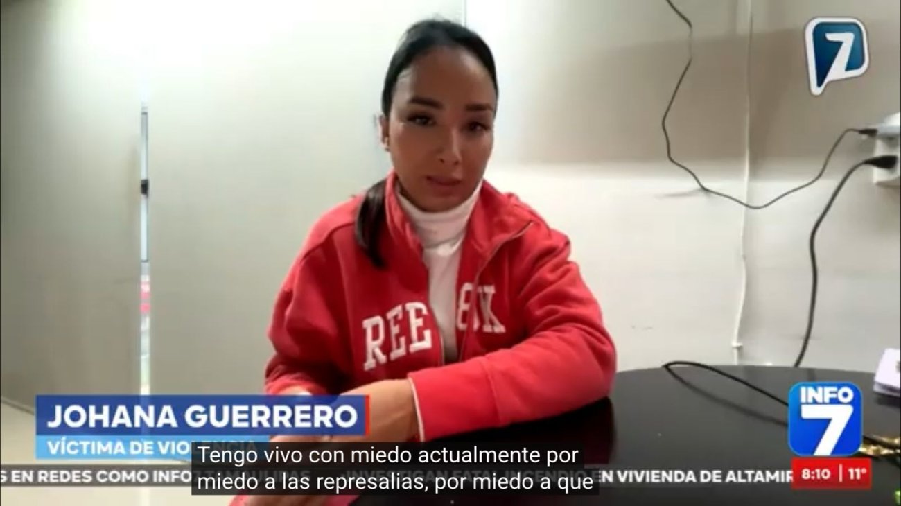 Joven golpeada vive escondida mientras su agresor está libre